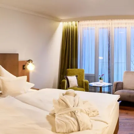 Hügel Hotel 4*