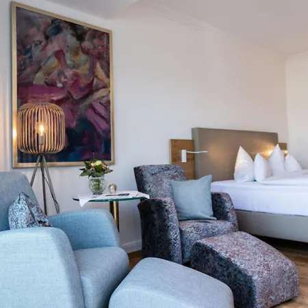 Hügel Hotel 4*