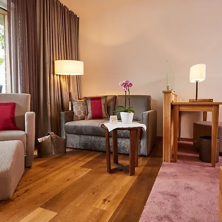 Hügel Hotel 4*