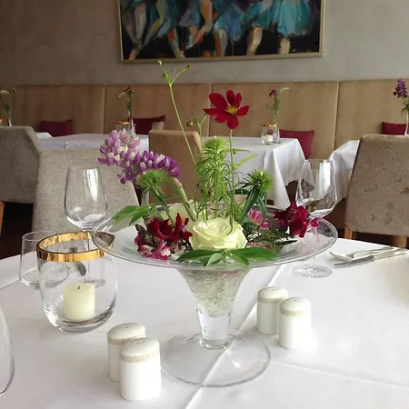 Hügel Hotel 4*