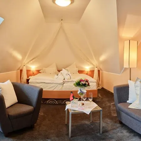 Hügel Hotel 4*